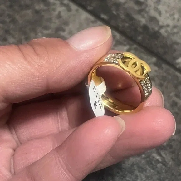 HC* New! Gold Fashion Ring with Faux Diamonds - Picture 4 of 8